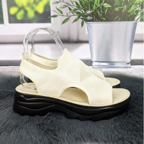 Босоножки женские Fashion молочные текстильные на платформе 4915