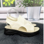 Босоножки женские Fashion молочные текстильные на платформе 4915