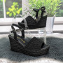 Босоножки женские Violeta черные на платформе 4948