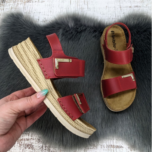 Босоніжки жіночі Inblu червоні шкіряні на танкетці 4981