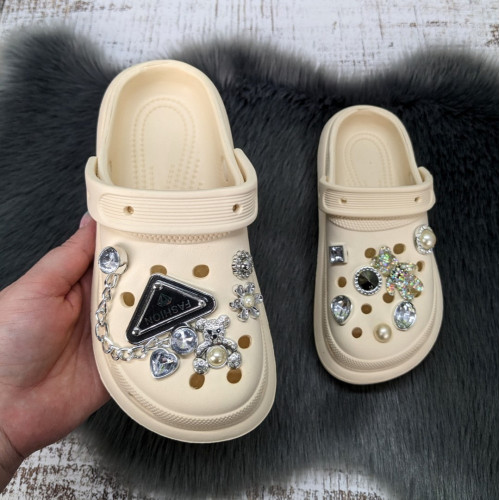 Крокси дитячі для дівчинки Fashion молочні з джибітсами 5653-2