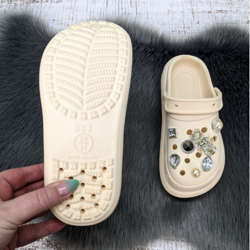 Крокси дитячі для дівчинки Fashion молочні з джибітсами 5653-2