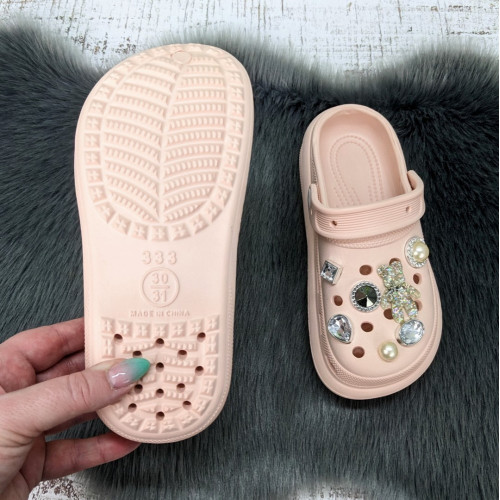 Крокси дитячі для дівчинки Fashion пудрові з джибітсами 5653-2
