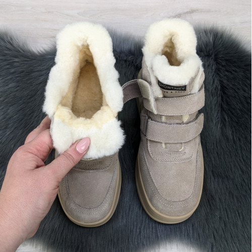 Жіночі зимові черевики з натуральної замші ITTS бежеві з натуральним хутром на липучках 4623