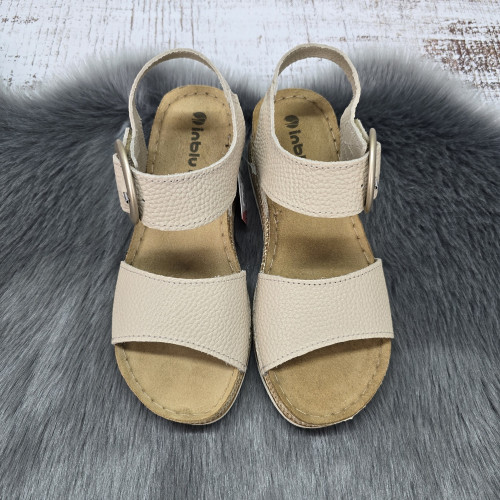 Босоніжки жіночі Inblu бежеві шкіряні на танкетці 8416
