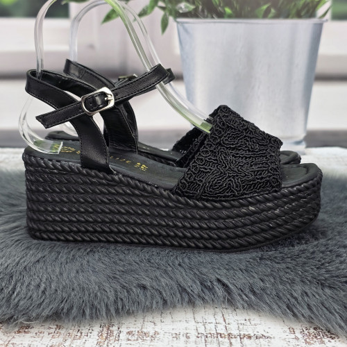 Босоножки женские Violeta черные на платформе 8462