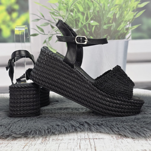 Босоножки женские Violeta черные на платформе 8462